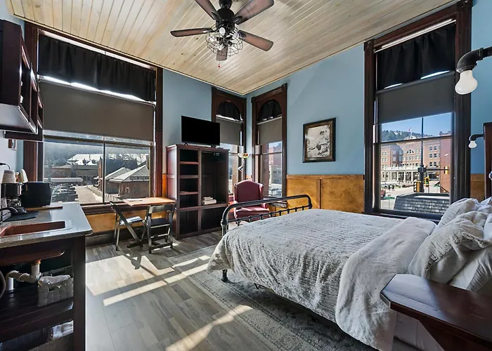 Historic Iron Horse Inn - Deadwood